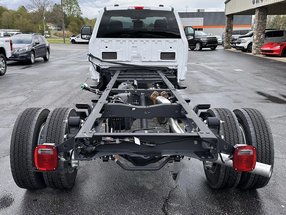 2025 Ford Super Duty 5th Gen - Image 6 of 21