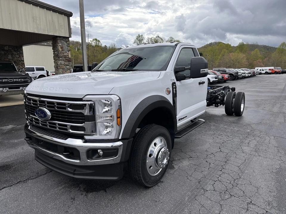 2025 Ford Super Duty 5th Gen - Image 2 of 21