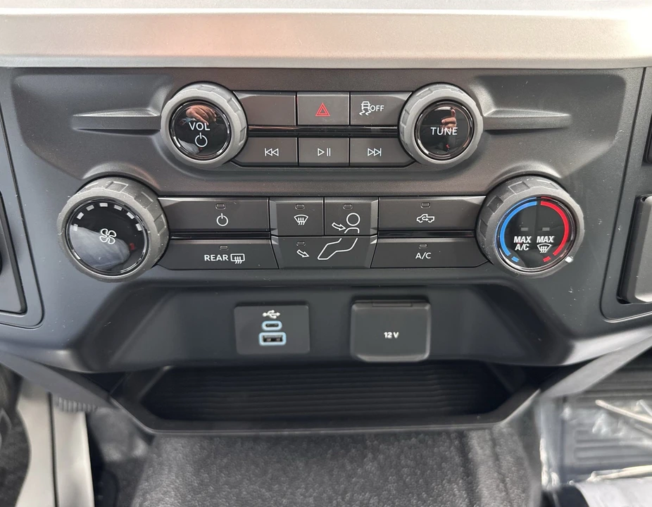2025 Ford Super Duty 5th Gen - Image 19 of 21