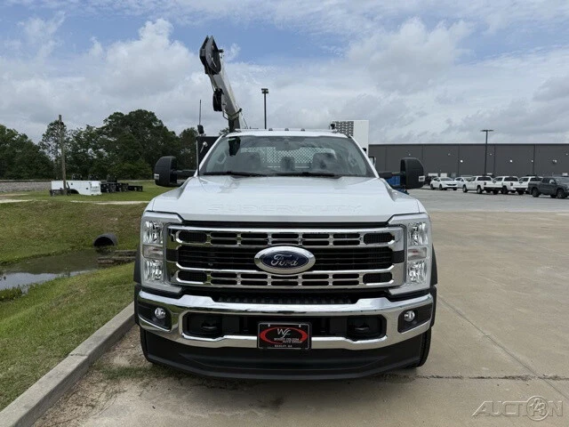 2025 Ford Super Duty 5th Gen - Image 2 of 12