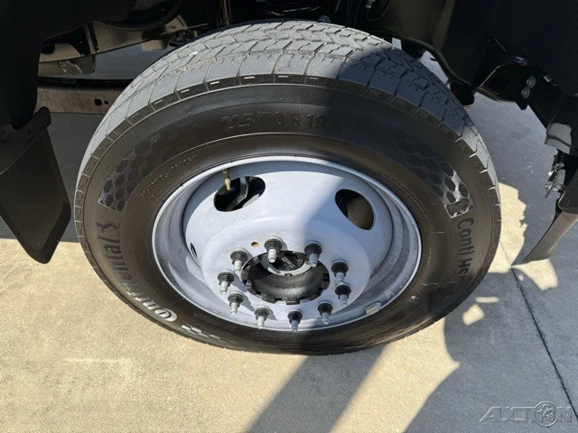 2025 Ford Super Duty 5th Gen - Image 4 of 12