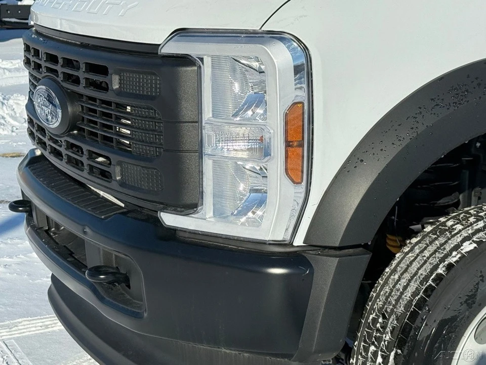 2025 Ford Super Duty 5th Gen - Image 11 of 12
