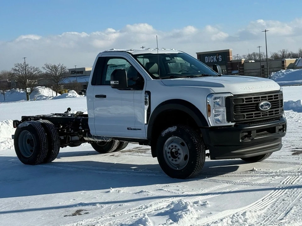 2025 Ford Super Duty 5th Gen - Image 9 of 12