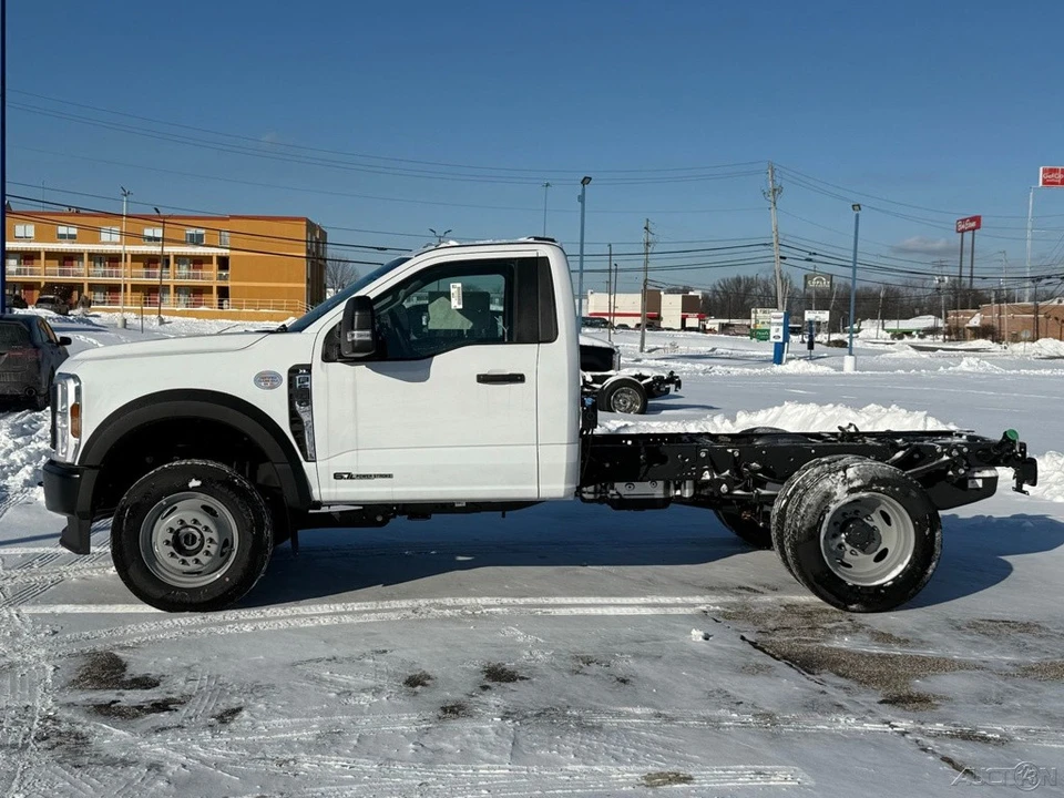 2025 Ford Super Duty 5th Gen - Image 2 of 12