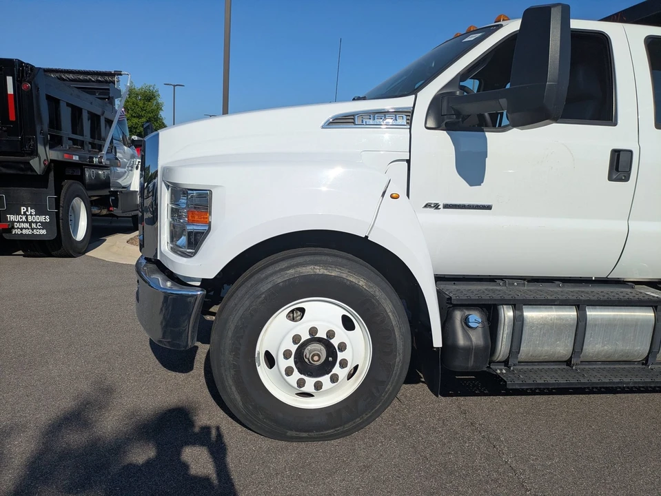 2025 Ford F-Series - Image 9 of 31