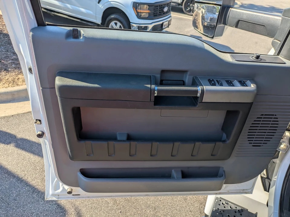 2025 Ford F-Series - Image 15 of 31