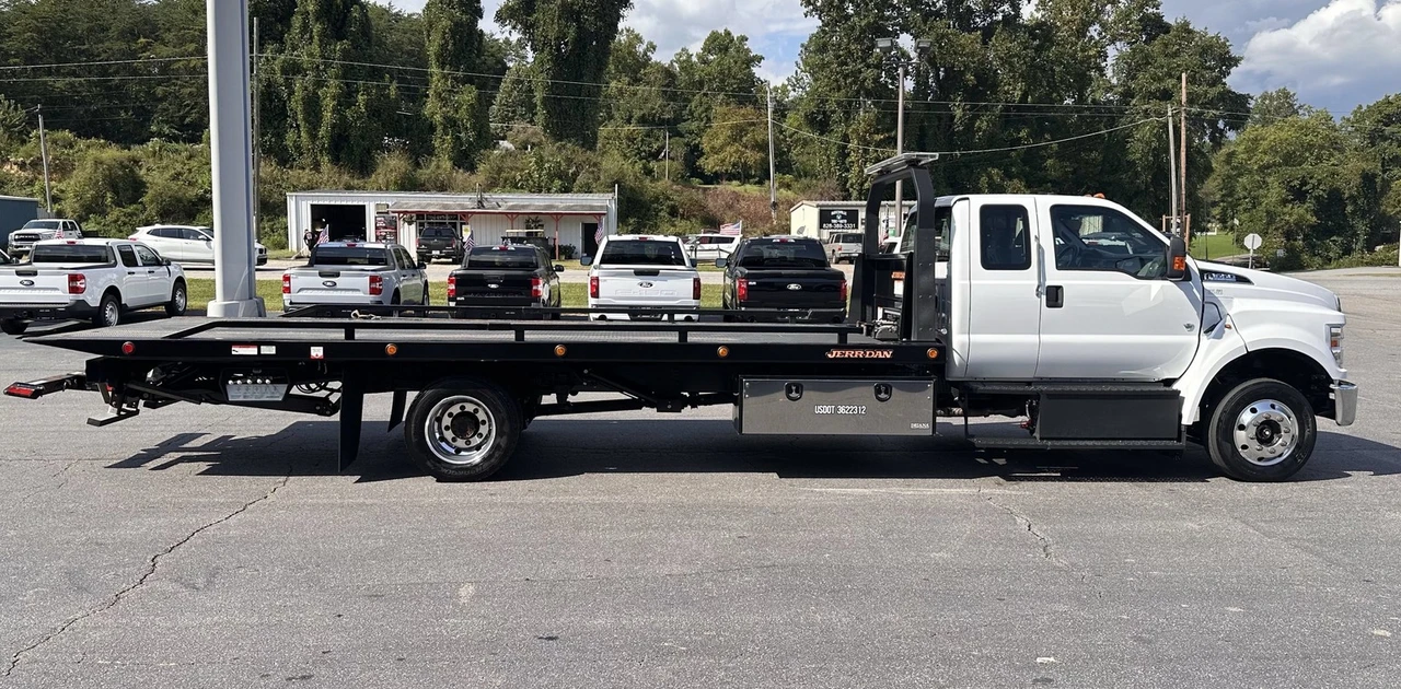 2025 Ford F-Series - Image 5 of 30