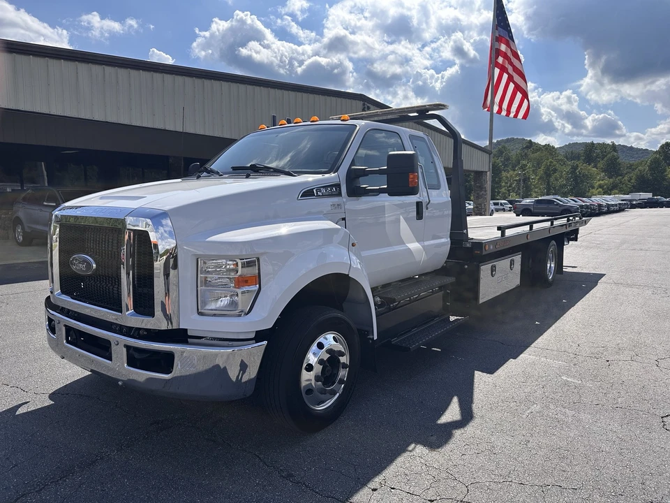 2025 Ford F-Series - Image 2 of 30