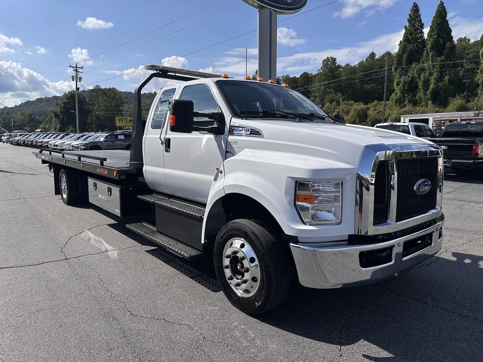 2025 Ford F-Series - Image 4 of 30