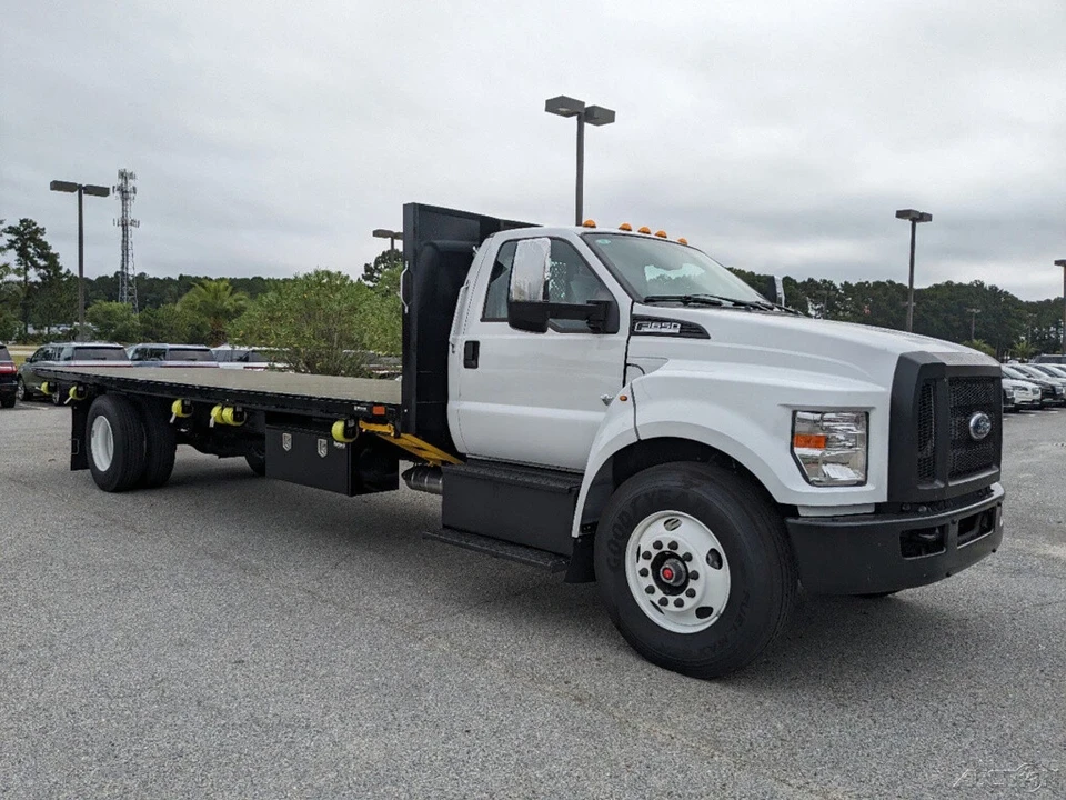 2025 Ford Super Duty 5th Gen - Image 2 of 21