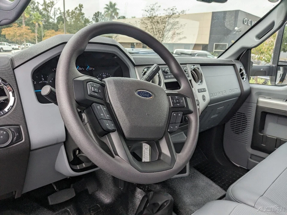 2025 Ford Super Duty 5th Gen - Image 14 of 21