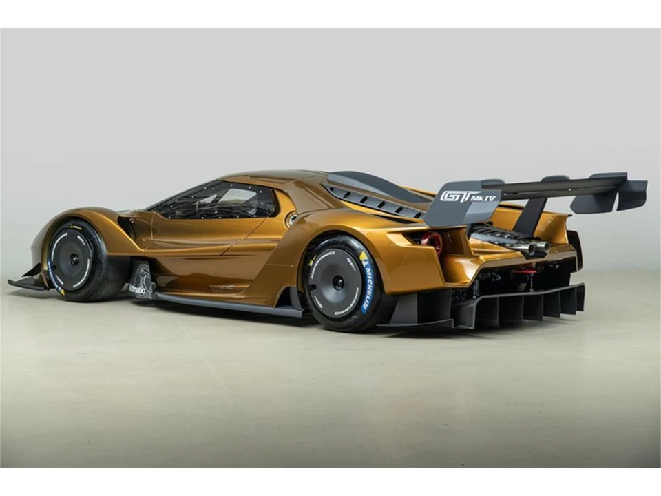 2025 Ford GT - Image 18 of 31