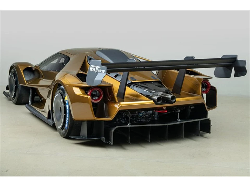 2025 Ford GT - Image 19 of 31