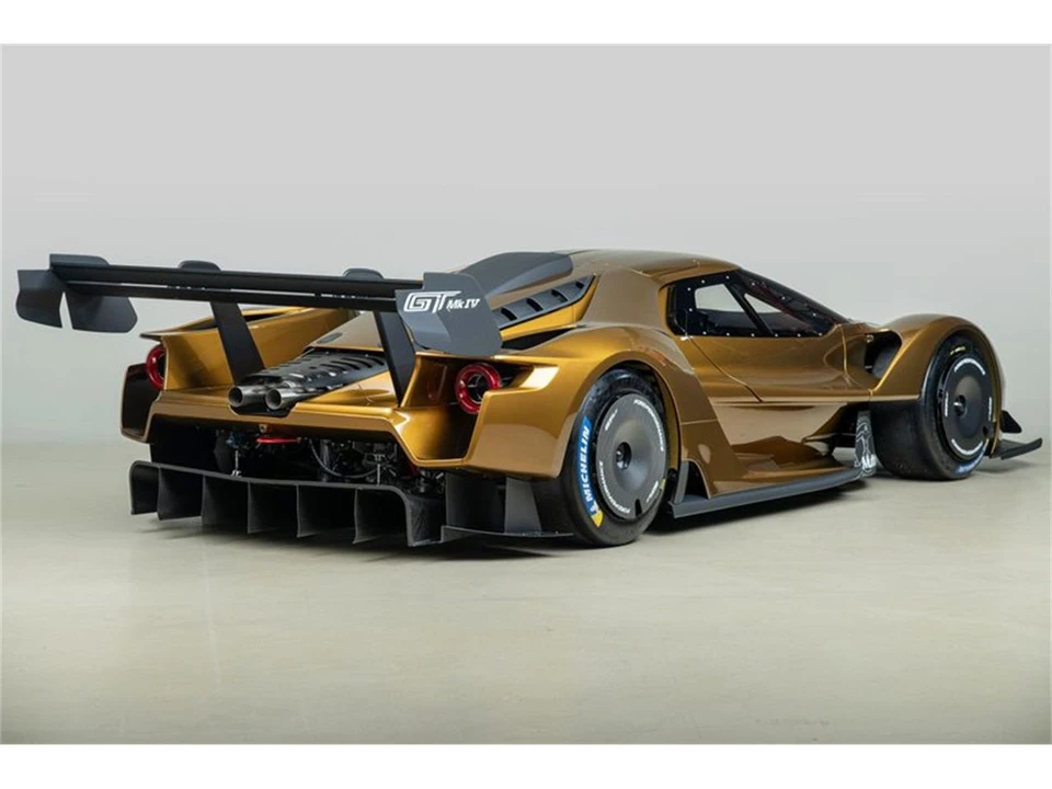 2025 Ford GT - Image 24 of 31