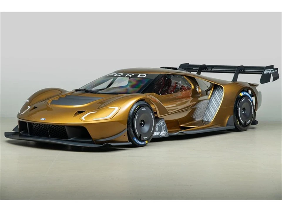 2025 Ford GT - Image 15 of 31