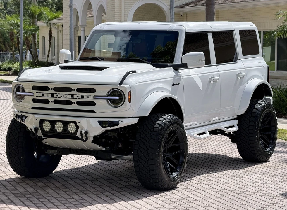2025 Ford Bronco 6th Gen - Image 16 of 21