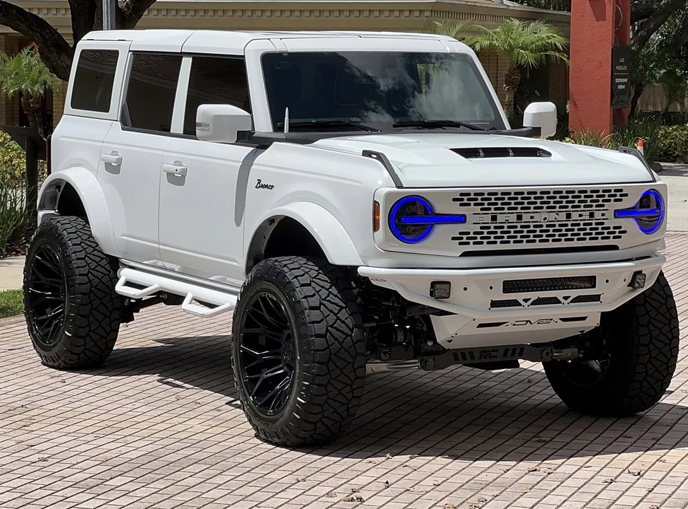 2025 Ford Bronco 6th Gen - Image 15 of 21