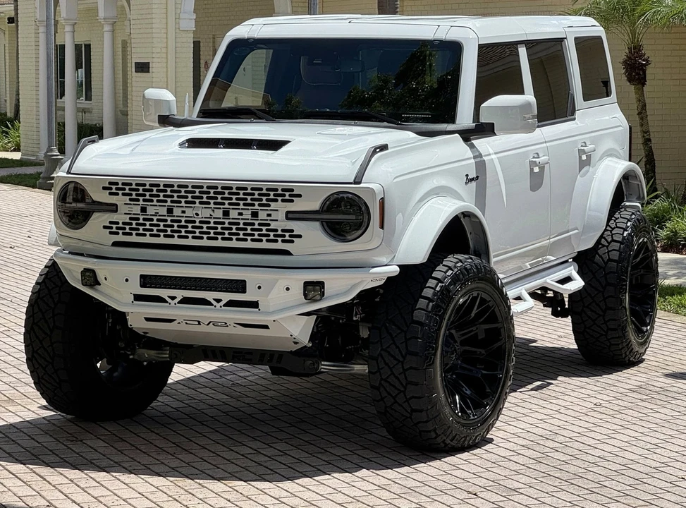 2025 Ford Bronco 6th Gen - Image 4 of 21