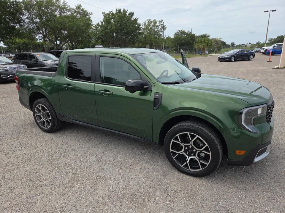2025 Ford Maverick - Image 15 of 17