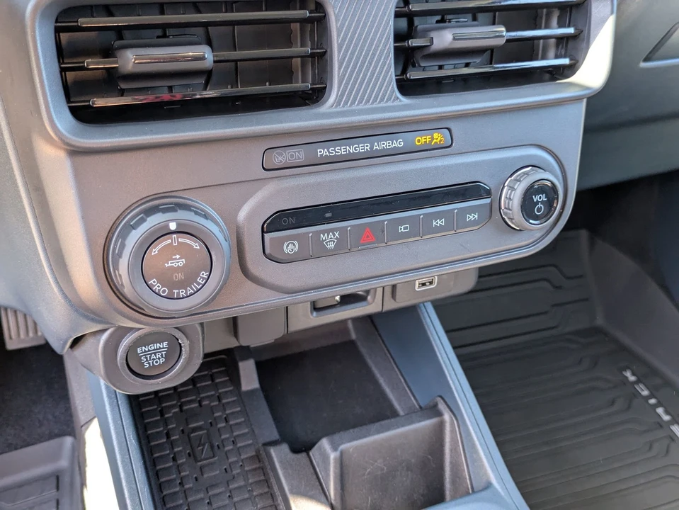 2025 Ford Maverick - Image 25 of 31