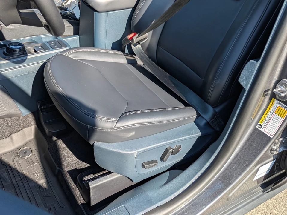 2025 Ford Maverick - Image 14 of 31