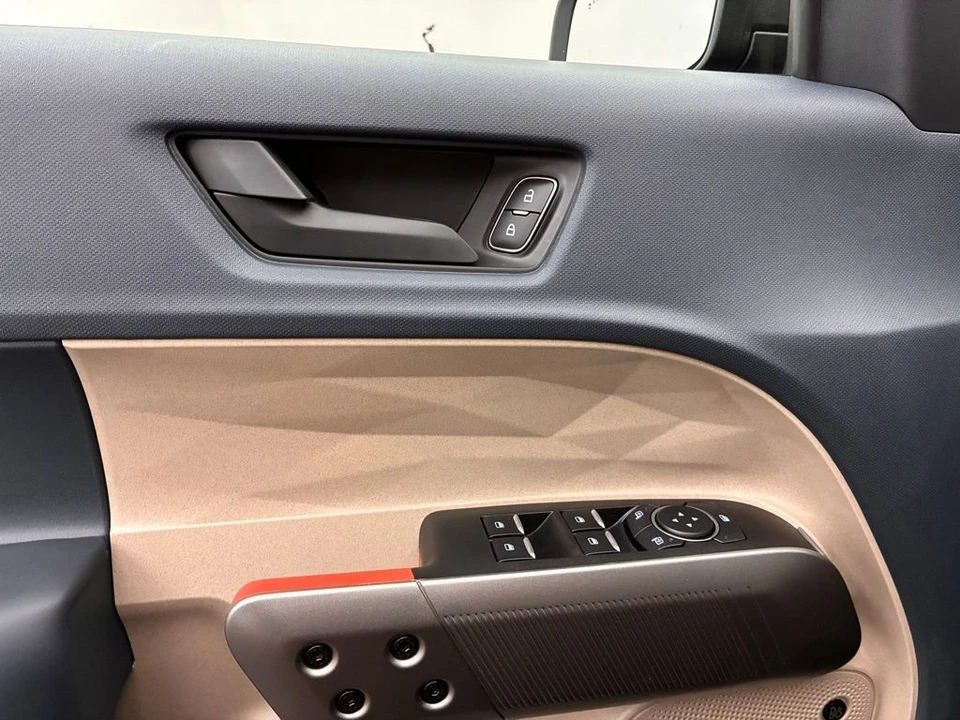 2025 Ford Maverick - Image 15 of 21