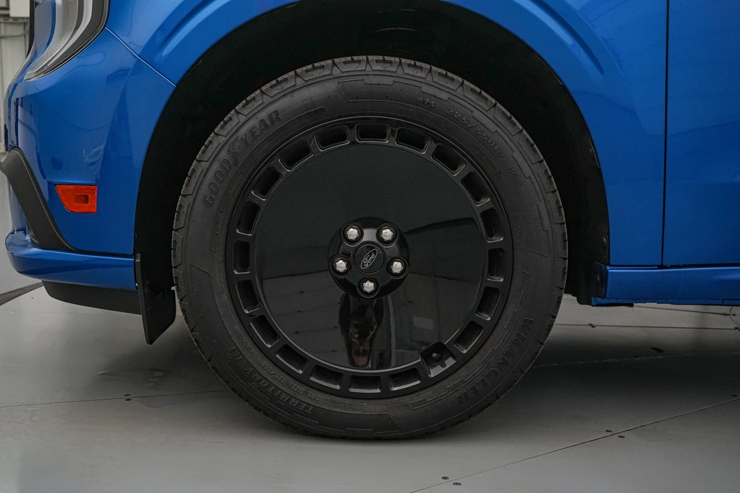 2025 Ford Maverick - Image 12 of 31