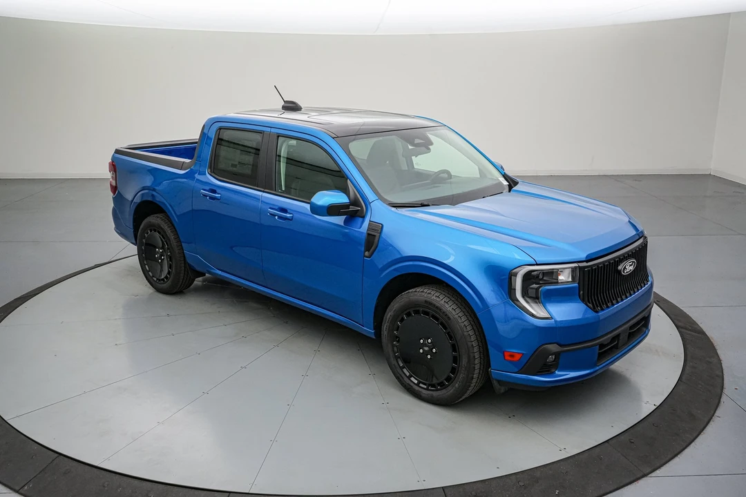 2025 Ford Maverick - Image 2 of 31