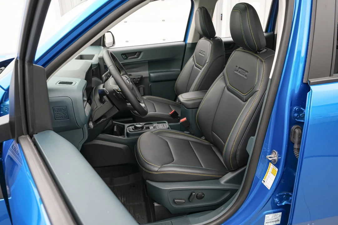 2025 Ford Maverick - Image 15 of 31