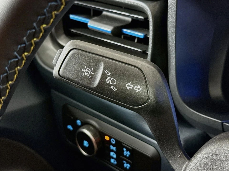 2025 Ford Maverick - Image 5 of 31