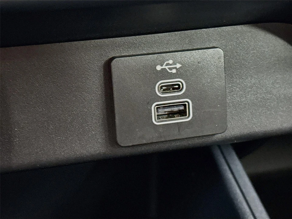 2025 Ford Maverick - Image 14 of 31