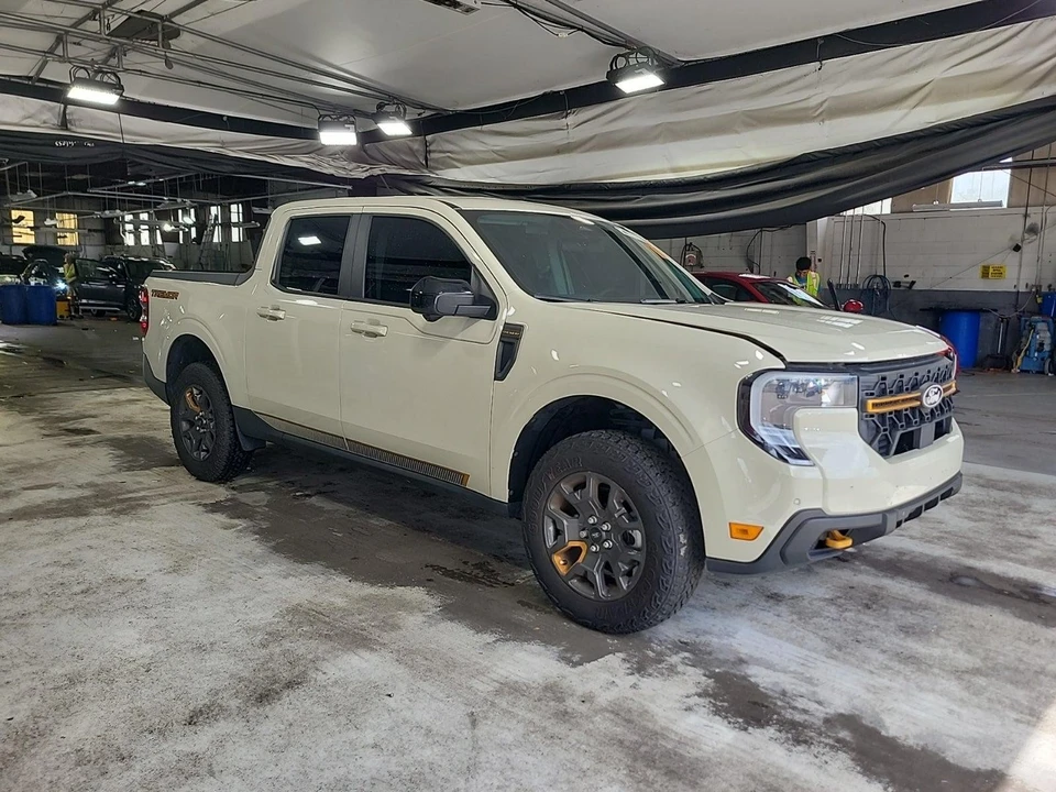 2025 Ford Maverick - Image 14 of 16
