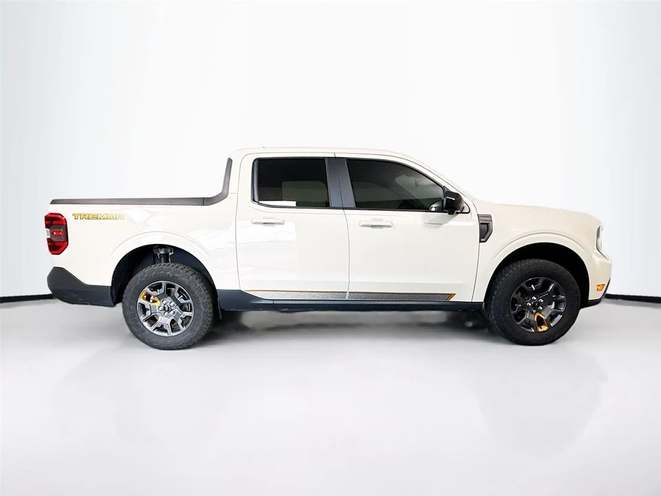 2025 Ford Maverick - Image 19 of 26