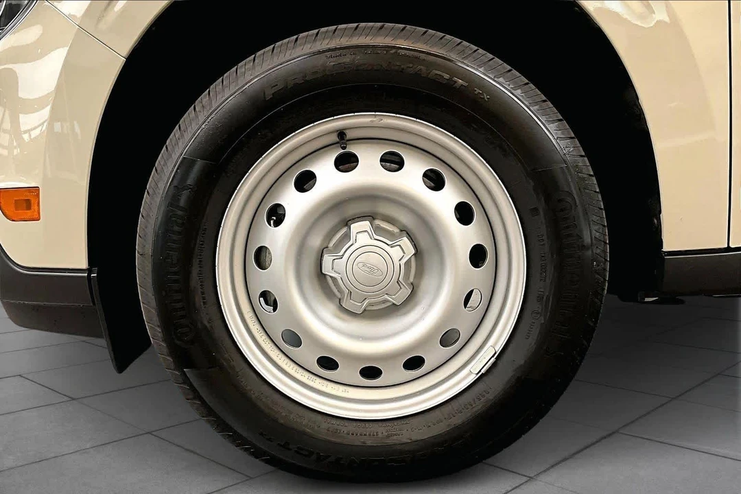 2025 Ford Maverick - Image 10 of 12