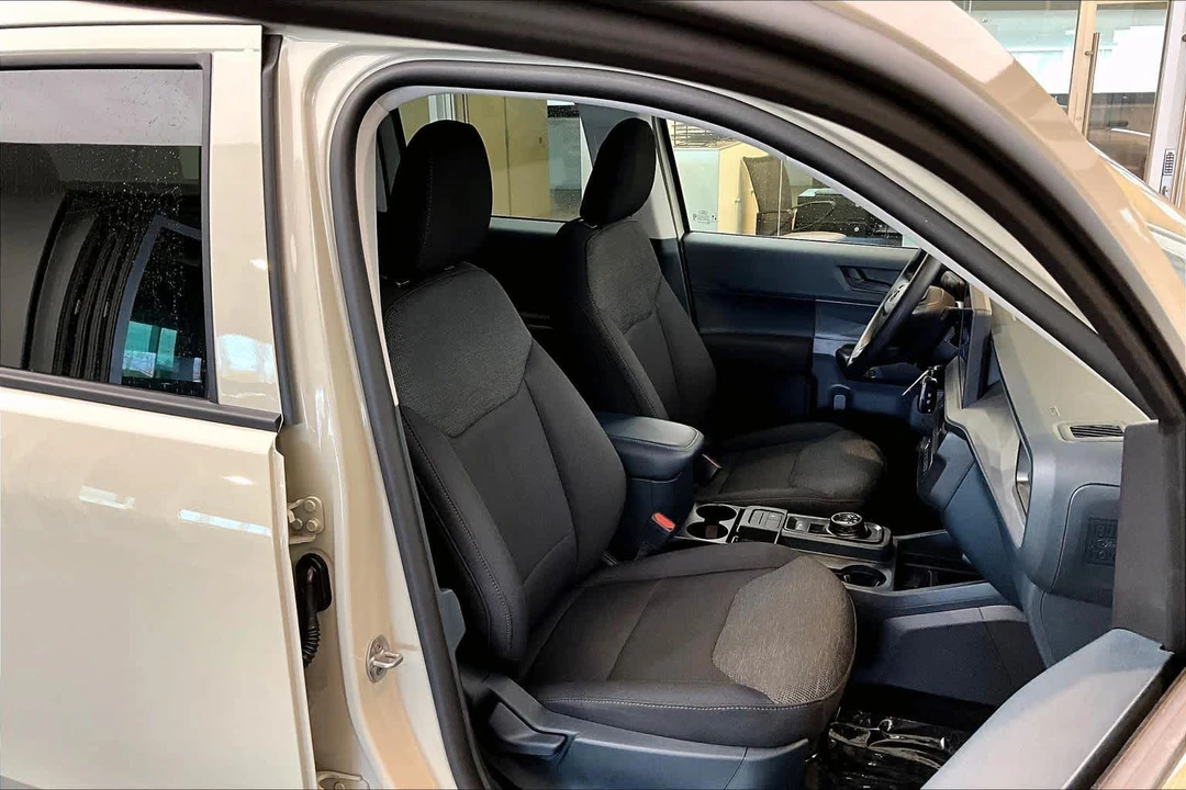 2025 Ford Maverick - Image 9 of 12