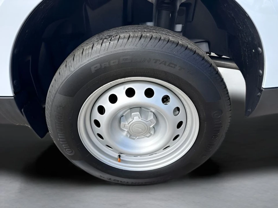 2025 Ford Maverick - Image 28 of 31