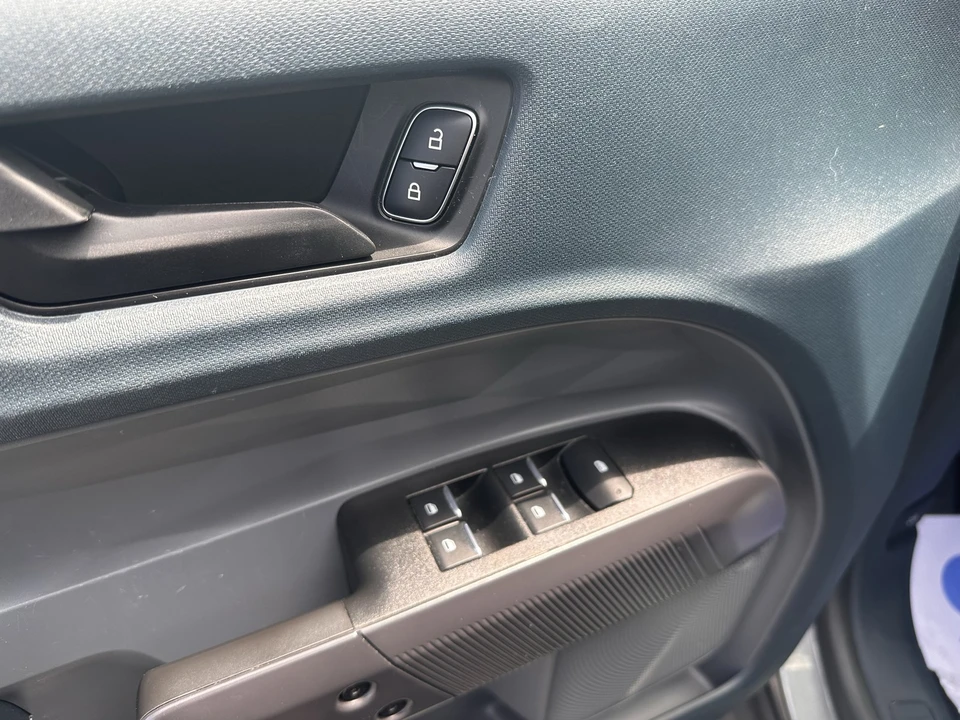 2025 Ford Maverick - Image 18 of 30