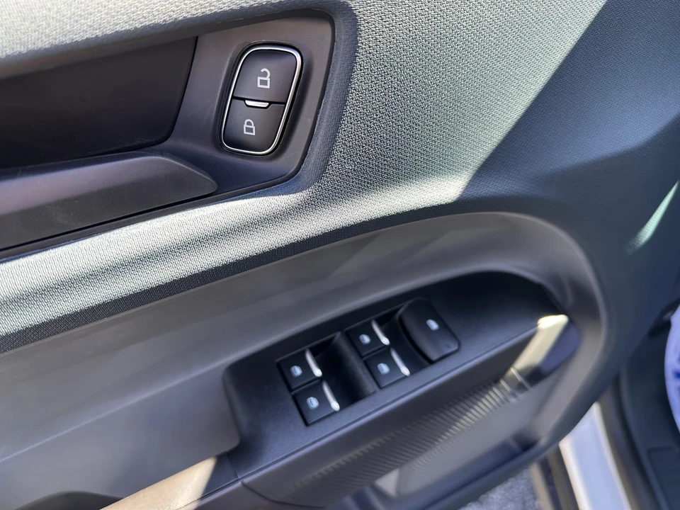 2025 Ford Maverick - Image 17 of 21