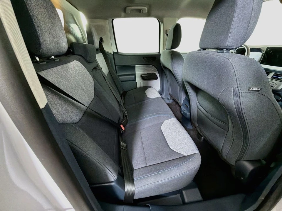 2025 Ford Maverick - Image 27 of 31