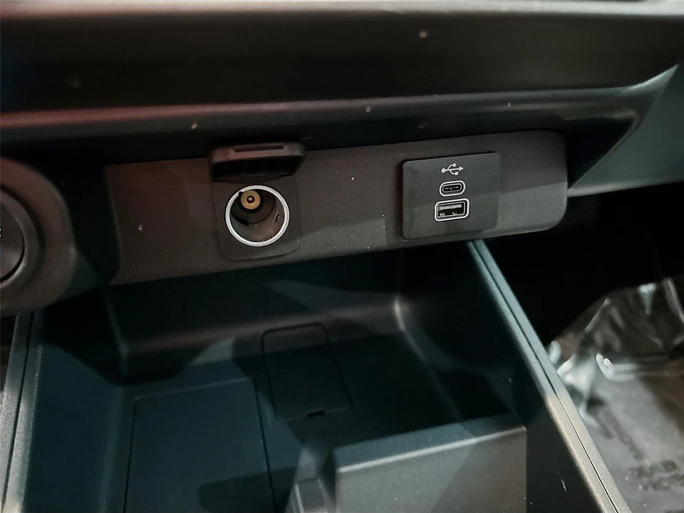 2025 Ford Maverick - Image 15 of 31