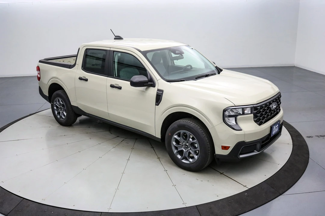 2025 Ford Maverick - Image 2 of 21