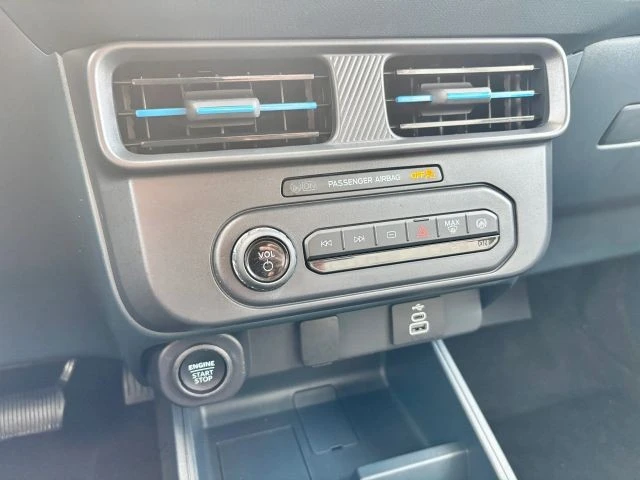 2025 Ford Maverick - Image 18 of 31