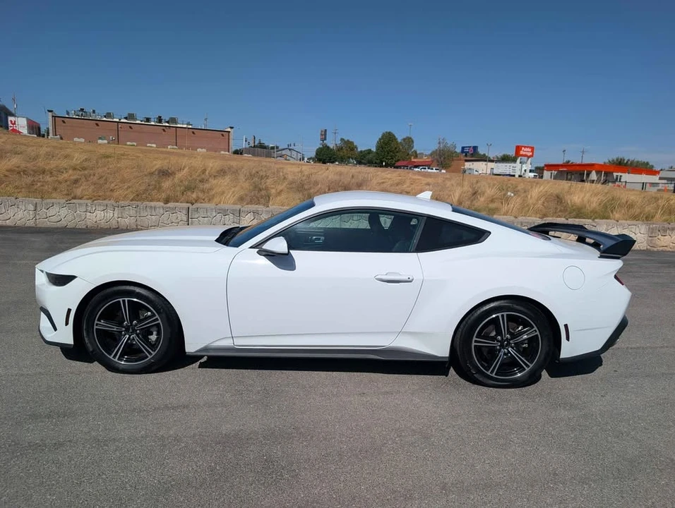 2025 Ford S650 Mustang - Image 2 of 17