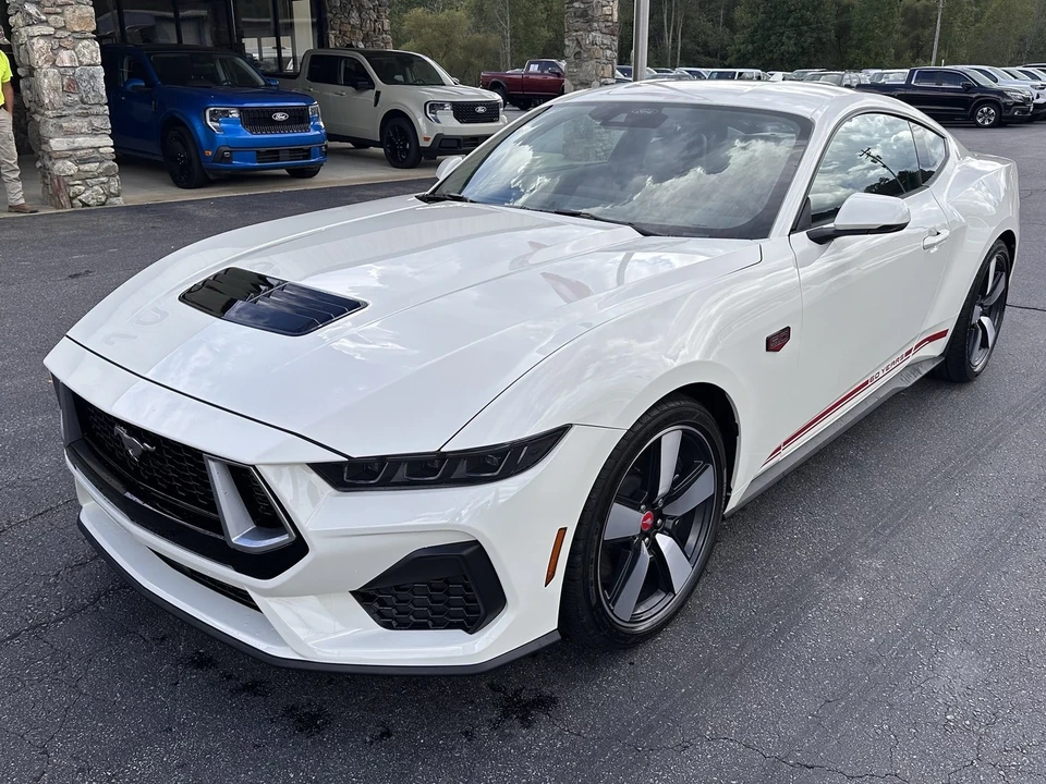 2025 Ford S650 Mustang - Image 2 of 21