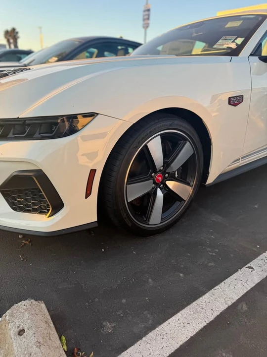 2025 Ford S650 Mustang - Image 2 of 9