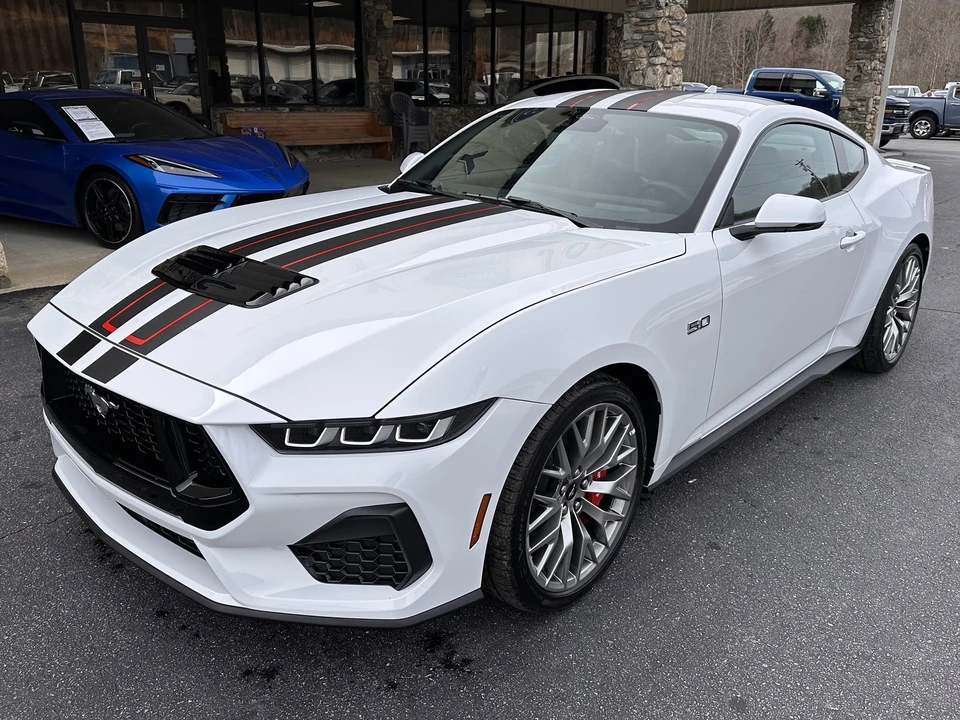 2025 Ford S650 Mustang - Image 2 of 12