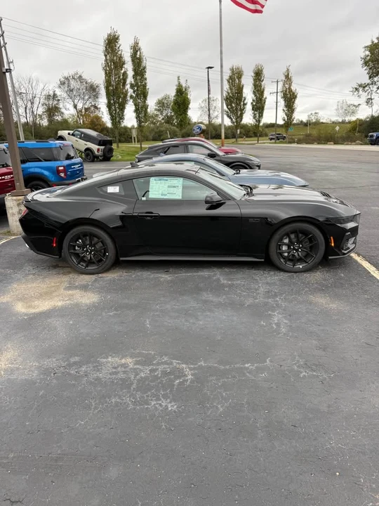 2025 Ford S650 Mustang - Image 2 of 11