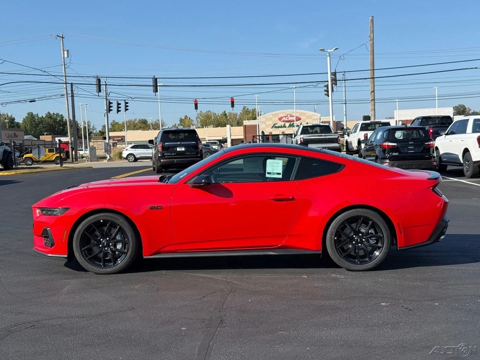 2025 Ford S650 Mustang - Image 2 of 12