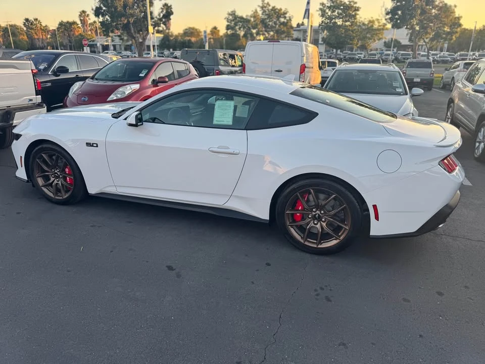 2025 Ford S650 Mustang - Image 2 of 10