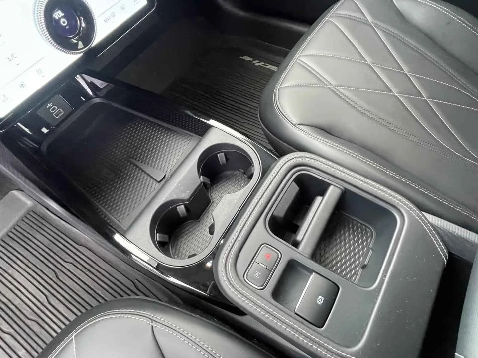 2025 Ford Mustang Mach-E - Image 16 of 18